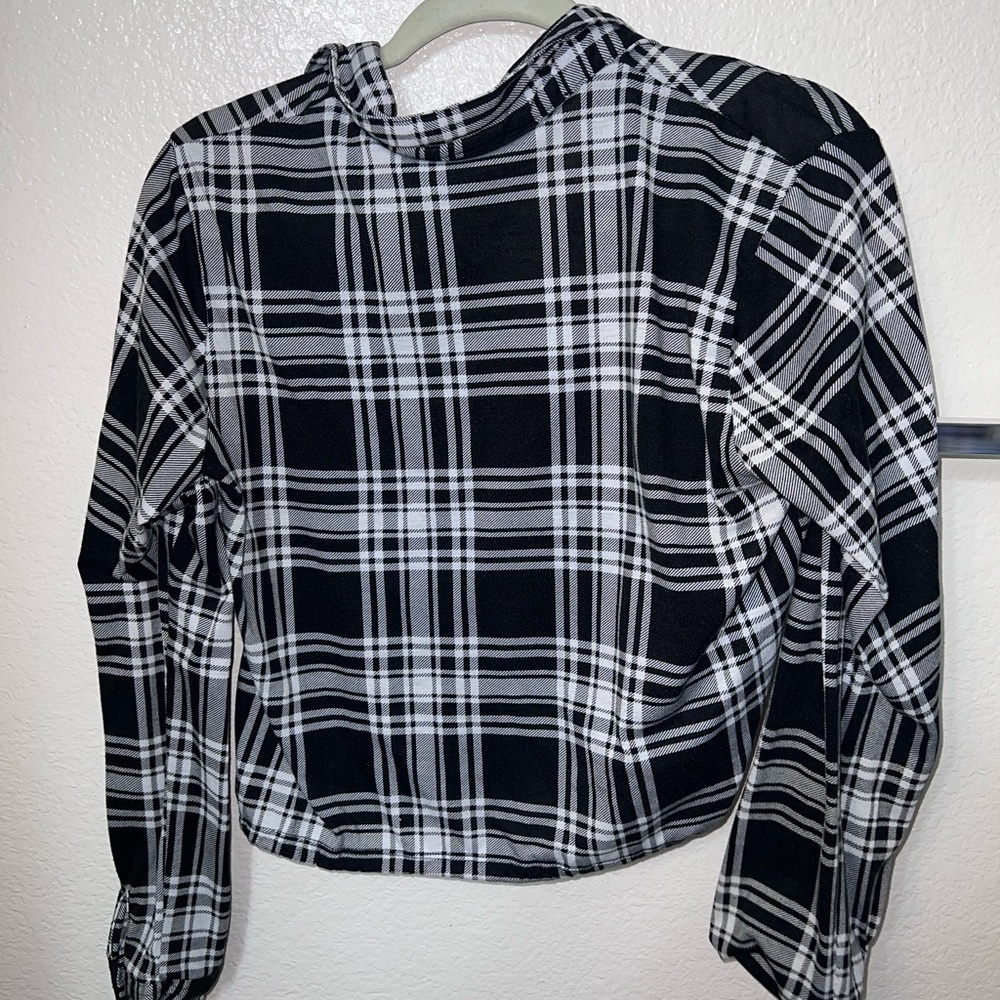 Black and White Plaid Button-Up Shirt - Picture 4 of 4